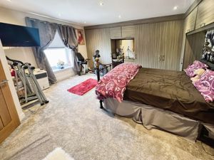 Master bedroom- click for photo gallery